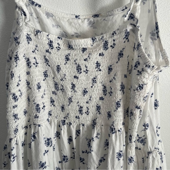 Universal Thread Maxi Dress Size 1X  White Blue Floral Tiered Sleeveless Flowy - Picture 8 of 13
